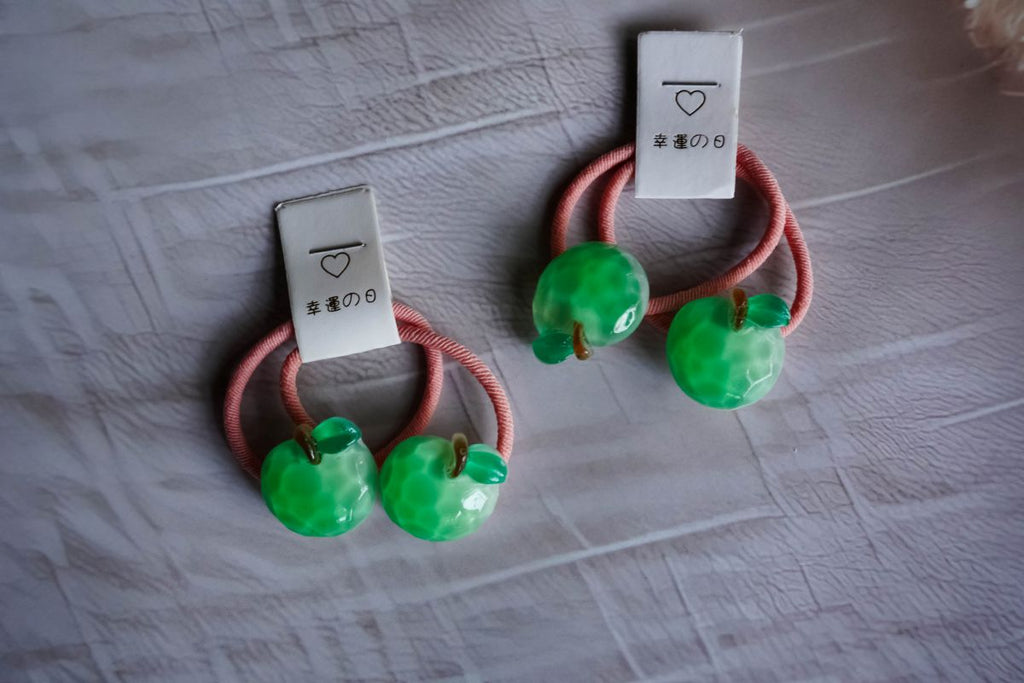 A fresh pair of green apples hairbands