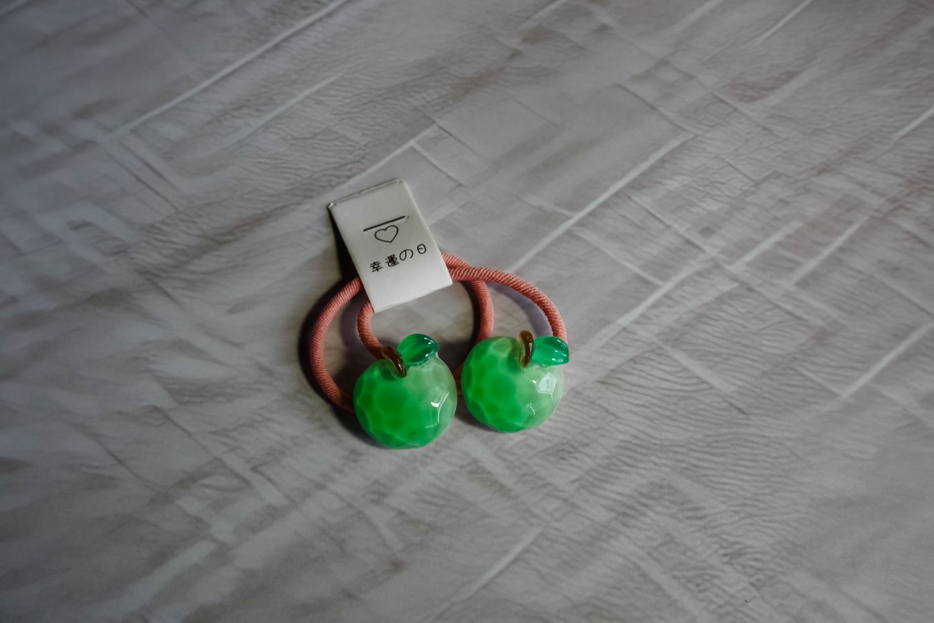 A fresh pair of green apples hairbands