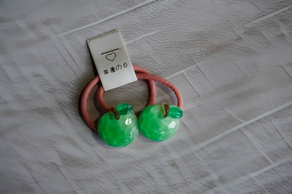 A fresh pair of green apples hairbands