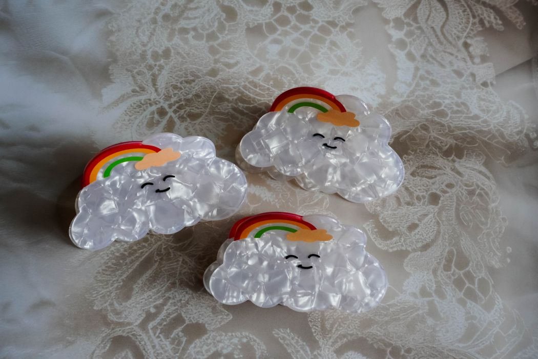 The smiling cloud with rainbow