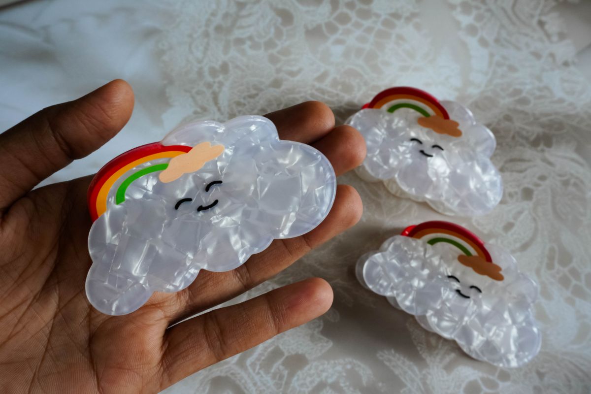 The smiling cloud with rainbow