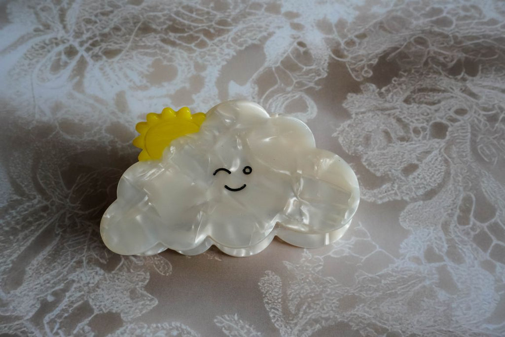 The smiling clouds with sun claw clip