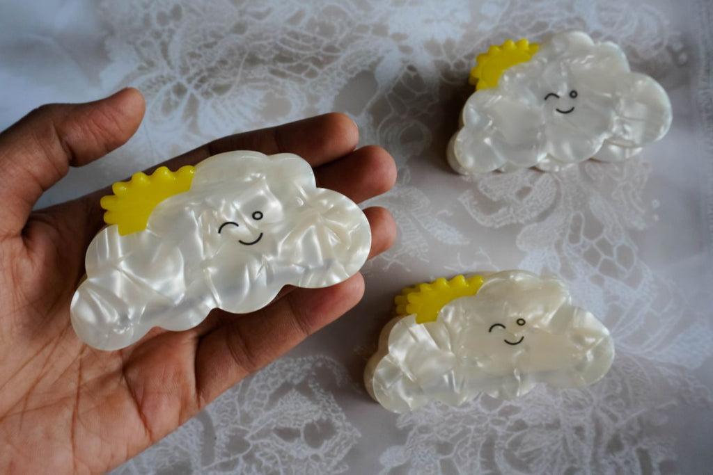 The smiling clouds with sun claw clip