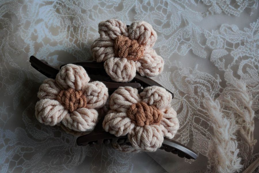 Korean claw clip with woolen flowers