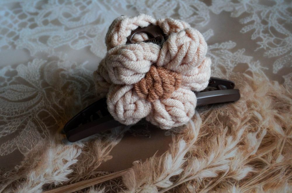Korean claw clip with woolen flowers