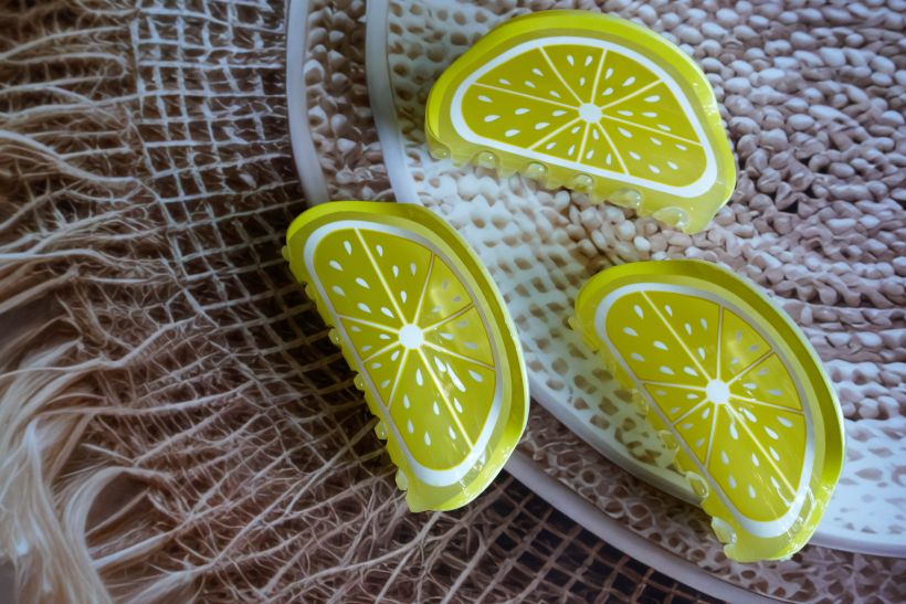 The lucky lemon large claw clip