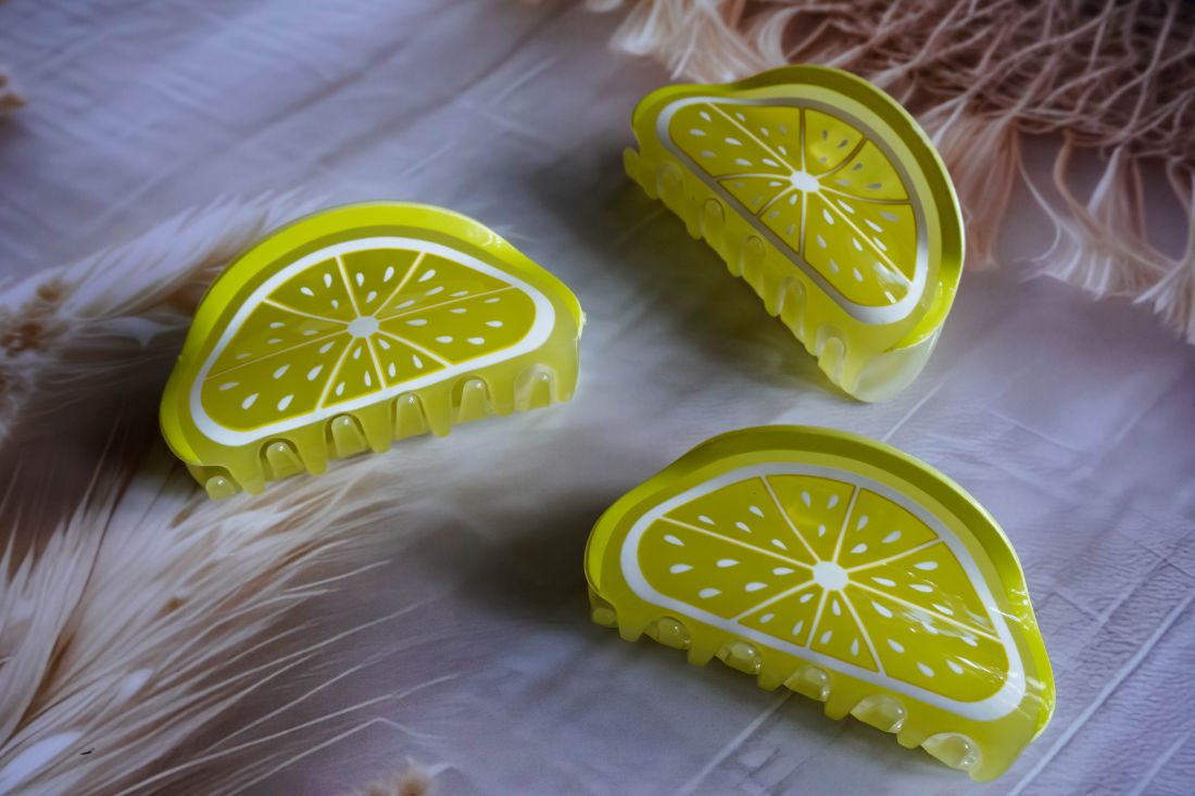 The lucky lemon large claw clip