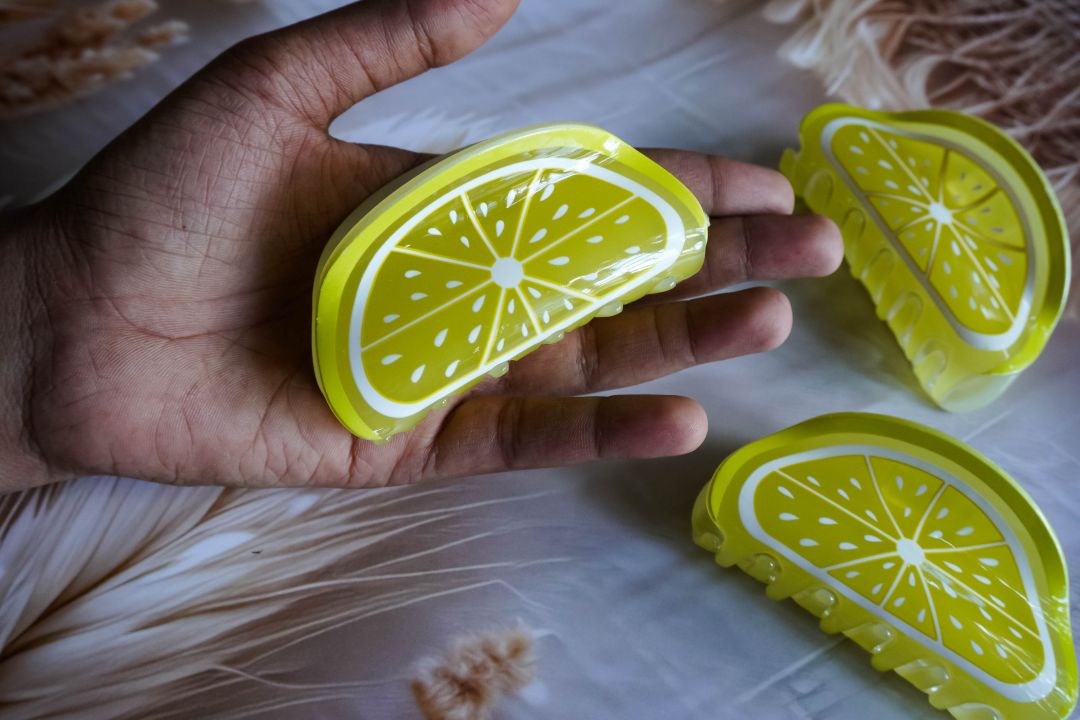 The lucky lemon large claw clip
