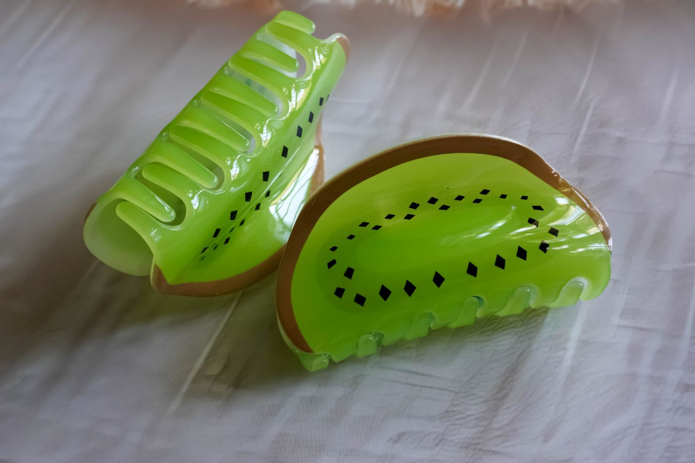 The kiwi large hair claws