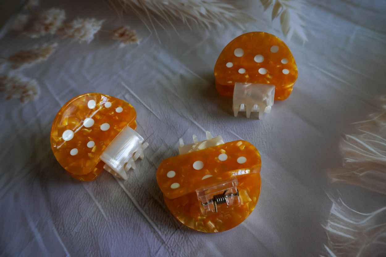 Durable mushroom claw clip