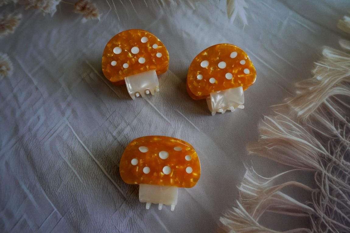 Durable mushroom claw clip