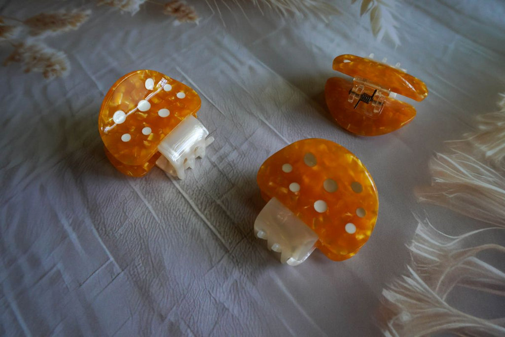 Durable mushroom claw clip