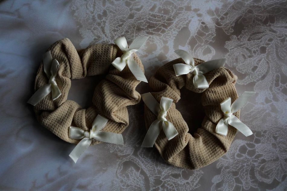 cute creamy bow scrunchie