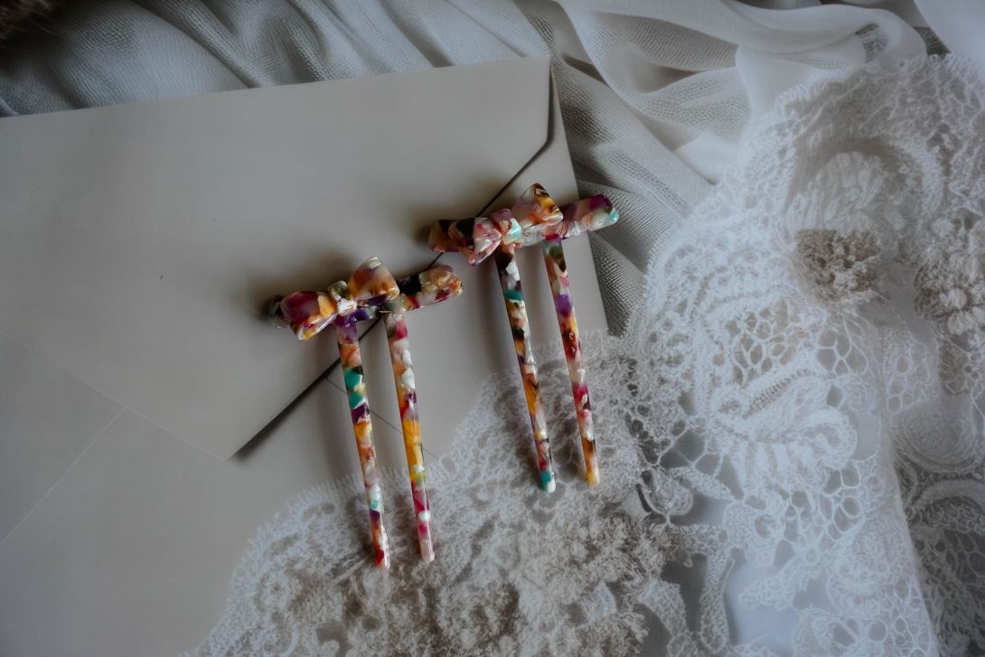 The magic rainbow hair stick